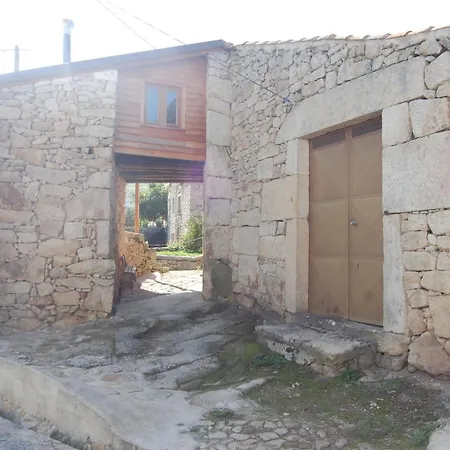 Outros Tempos Turismo De Aldeia בית הארחה