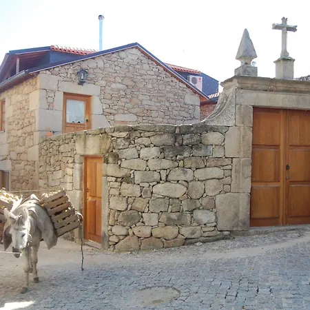 Maison d'hôtes Outros Tempos Turismo De Aldeia Aricera