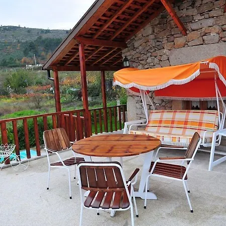 Outros Tempos Turismo De Aldeia בית הארחה