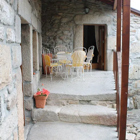 Outros Tempos Turismo De Aldeia Guest house 4*