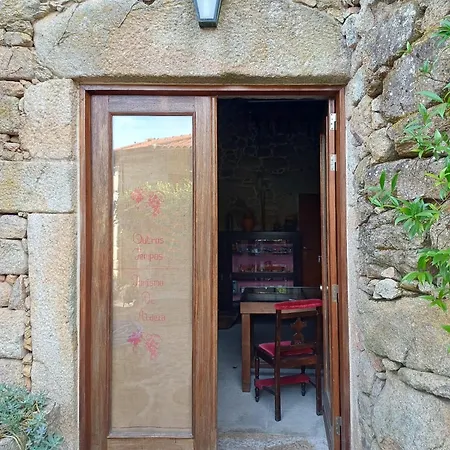 Outros Tempos Turismo De Aldeia בית הארחה
