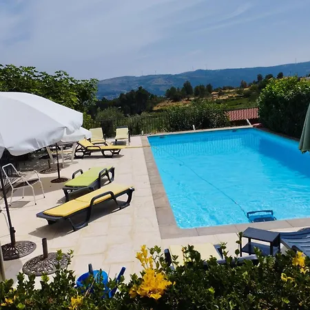 Outros Tempos Turismo De Aldeia בית הארחה