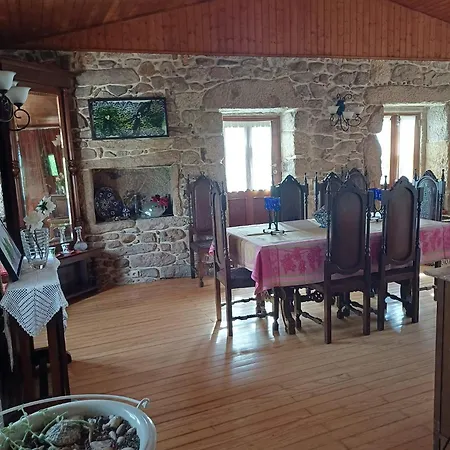 Outros Tempos Turismo De Aldeia בית הארחה