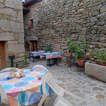 Outros Tempos Turismo De Aldeia בית הארחה Aricera