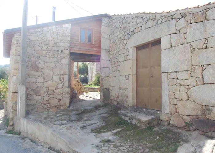 Outros Tempos Turismo De Aldeia ゲストハウス
