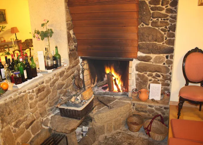 Outros Tempos Turismo De Aldeia ゲストハウス 4*