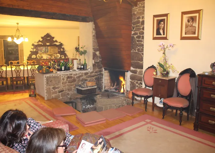 Outros Tempos Turismo De Aldeia ゲストハウス