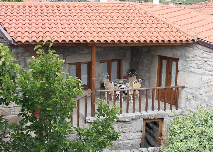 Outros Tempos Turismo De Aldeia ゲストハウス Aricera