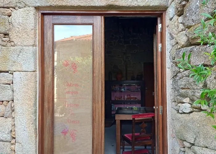 Outros Tempos Turismo De Aldeia ゲストハウス