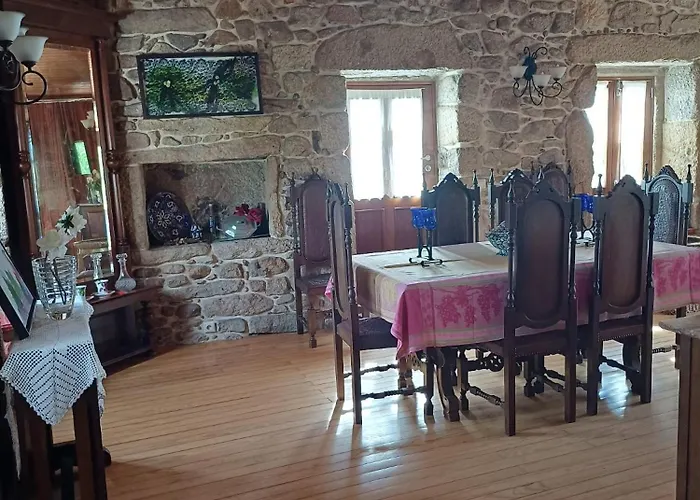 Outros Tempos Turismo De Aldeia בית הארחה